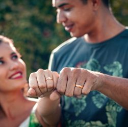 A quel doigt se porte une bague de pacs